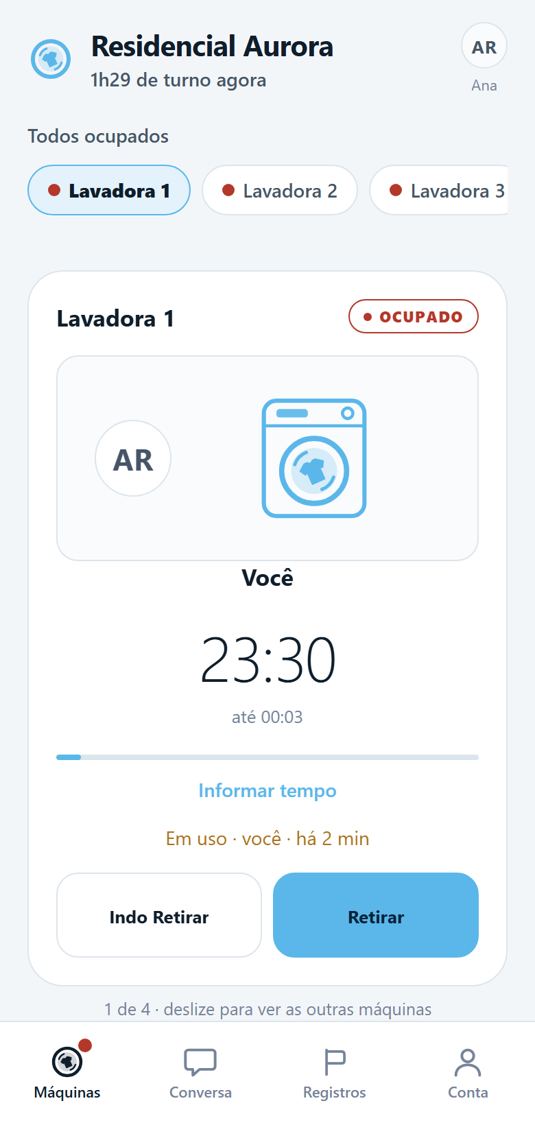 Tela das máquinas em carrossel: a Lavadora 1 em uso, com cronômetro e horário de término, e a faixa com o nome e o estado de cada máquina.